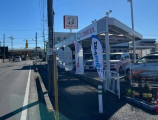 Honda Cars 埼玉中 三郷店内